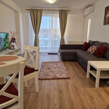 Sky Airport Residence Отопень Екстер'єр фото