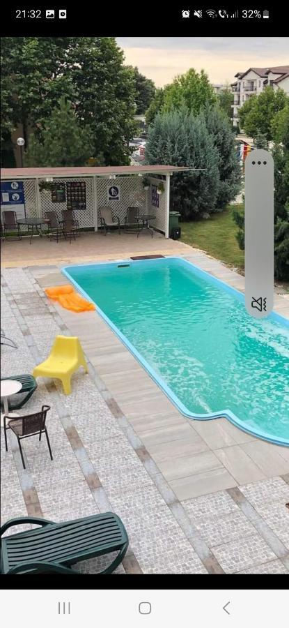 Sky Airport Residence Отопень Екстер'єр фото