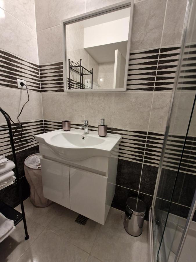 Sky Airport Residence Отопень Екстер'єр фото