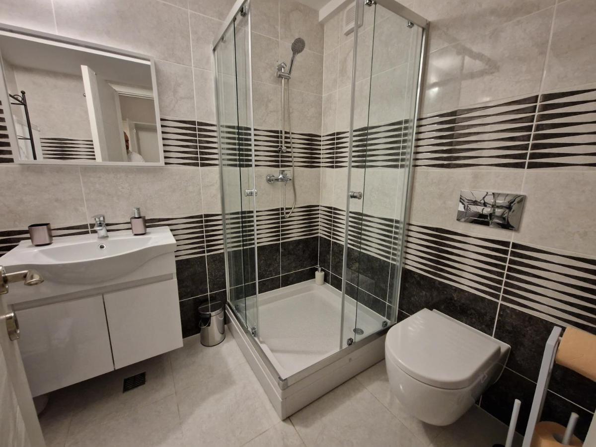Sky Airport Residence Отопень Екстер'єр фото