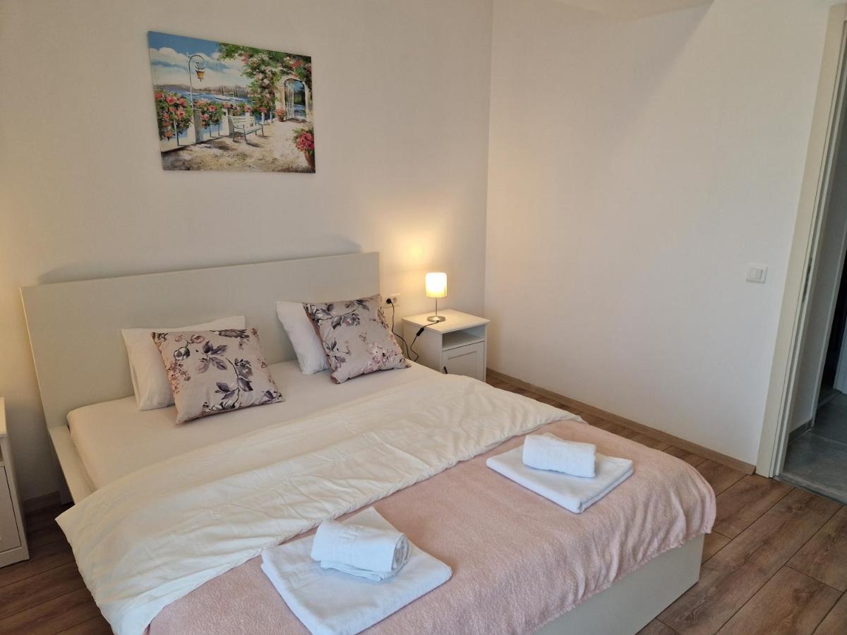 Sky Airport Residence Отопень Екстер'єр фото