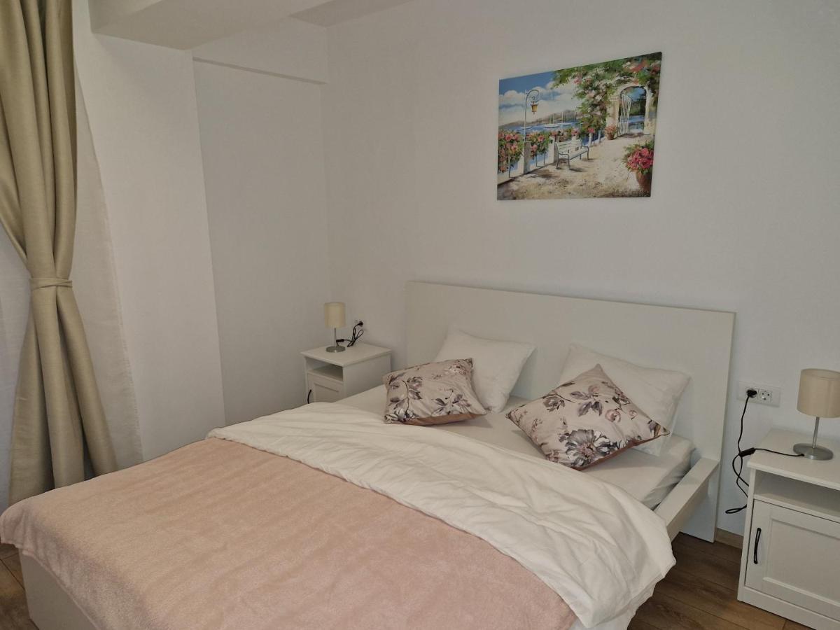 Sky Airport Residence Отопень Екстер'єр фото