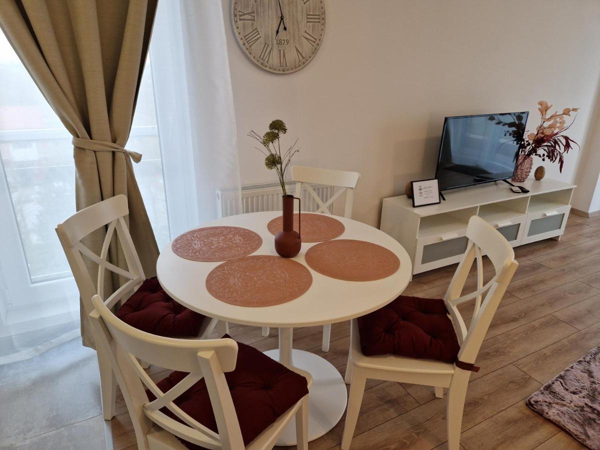 Sky Airport Residence Отопень Екстер'єр фото